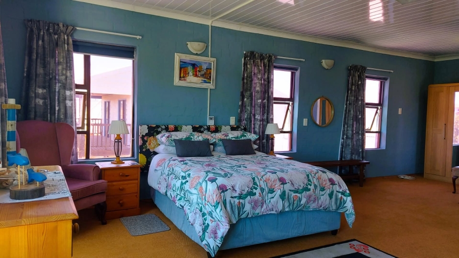 5 Bedroom Property for Sale in Britannia Reef Estate Western Cape